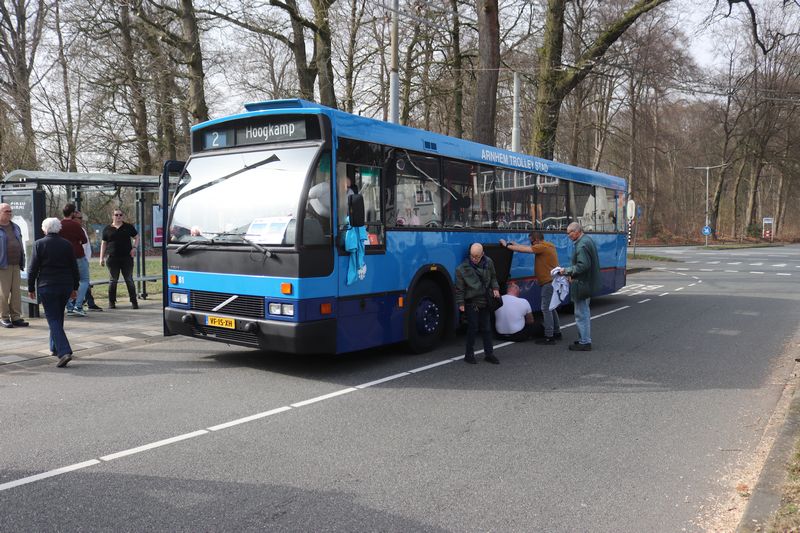 Rondrit met museumbussen door Arnhem